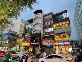 Bán nhà mặt tiền siêu vị trí đường Sư Vạn Hạnh. Giáp kề TTTM Vạn Hạnh mall. Chỉ: 30 tỷ