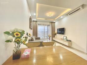 Cần bán căn hộ Sunrise City View 2 phòng ngủ giá 4,2 tỷ đầy đủ nội thất, ban công rộng thoáng mát