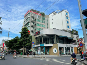 Góc 2 mặt tiền Nguyễn Thị Minh Khai, Q1. DT 10x20, 3 lầu, sàn suốt. Giá 150tr. LH 0932 066 848