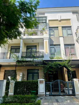 Bán biệt thự Verosa Park, 15 tỷ, 102m2, 4PN, 5WC, Q9, HCM