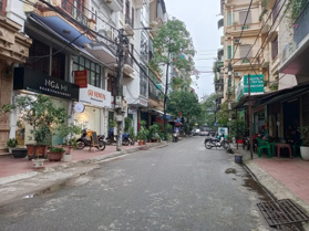 Cần bán gấp lô đất 50m2 - 5m mặt tiền mặt ngõ ô tô tránh Chùa Láng, Đống Đa. Giá bán: 17 Tỷ MTG