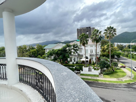 Duy nhất căn biệt thự góc 274m2, đường chính, có hầm giá chỉ 30tr/tháng