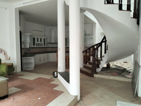 Cho thuê nhà Hoàng quốc việt 92m2 x 4 tầng,oto đỗ cửa ở và làm VP, kho, bán hàng online