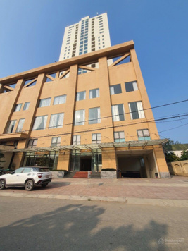 Ngộp NH. Bán 1 cặp đất gần biển, đối diện KS Mường Thanh, DT 27x26m, tiện xây KS, gần biển