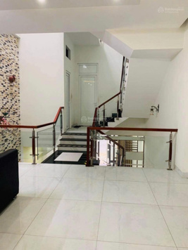 Bán nhà 3 tầng MT đường Lương Đình Của, Khuê Trung, Cẩm Lệ. Giá rẻ