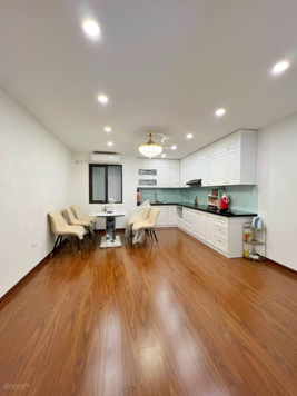 Cho thuê nguyên căn 6 tầng Bồ Đề - thang máy - thiết kế hiện đại - phù hợp ở kết hợp văn phòng