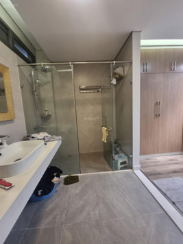 Bán căn 3 phòng ngủ, 132m2 giá 8.35tỷ, full nội thất chỉ việc ở, có slot ô tô