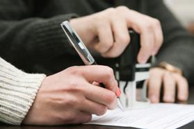 Văn bản cam kết tài sản riêng có cần công chứng không?