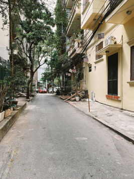 Bán toà nhà apartment 9 tầng khu Hoàng Cầu- căn góc hai mặt tiền khủng - 121m2 x9 tầng - MT 15m