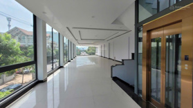 Cho thuê nhà 5 tầng trống suông có thang máy góc ngã 4 trung tâm hành chính Quy Nhơn