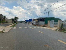 Bán đất Tân Hội, Đức Trọng, Lâm Đồng. DT 2383m2 có 400m2 xây dựng, đường 8m, giá 2.7 tỷ