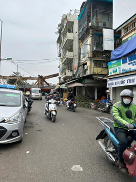 Cần bán nhà mặt phố Hồng Hà gần chợ Long Biên KD sầm uất, làm VP, để ở DT 120m2. LH: 0965 855 393