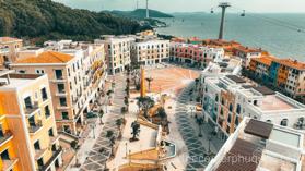 Cho thuê shophouse góc 3 mặt tiền rộng 19,5m 5 tầng 1 tum mái bằng view biển Amafi