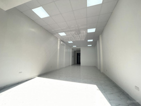 Cho thuê nhà phố Hoàng Văn Thái DT 80m2x5T, MT 4,5m thông sàn, đồ cơ bản, giá 26tr/tháng