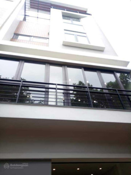 Cho thuê nhà ngõ 100 Hoàng Quốc Việt. 68m2x6 tầng, mặt tiền 5m, thang máy cuối nhà 40tr/th