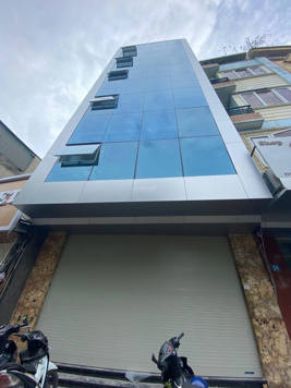 Cho thuê nhà phố Hoàng Quốc Việt 52m2x8T, MT 5m, thông sàn, thang máy. Giá 45tr/th