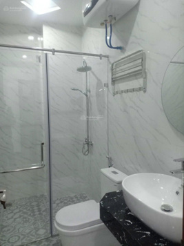 Chính chủ cho thuê nhà trong KDT Trung Yên DT 80m2x6T MT 5,5m đồ cơ bản, thang máy, giá 50tr/th