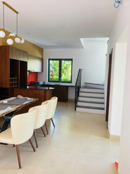 Cho thuê biệt thự 150m2 chỉ 35 triệu/tháng 3 phòng ngủ, có hồ bơi riêng biệt, yên tĩnh