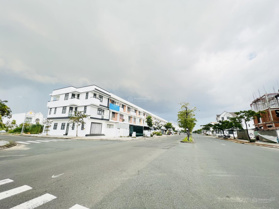 Cho thuê căn góc đường số 5 Khu Đô Thị Tây Bắc, tp Rạch Giá, Kiên Giang. Đối diện khu công viên