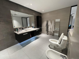 Bán gấp căn duy nhất 4 phòng ngủ diện tích 150m2 tại Royal City giá 11,5 tỷ; LH: 0985 676 283