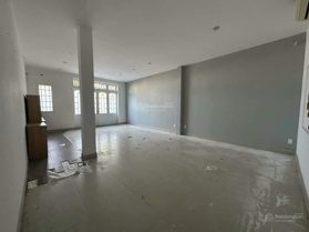 Cho thuê nhà nguyên căn 3 tầng đường Trưng Nữ Vương, Hải Châu. Nhà mới