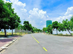 Cần tiền bán gấp lô biệt thự 252m2 ngang 10m đối diện công viên sát trục Nguyễn Gia Thiều