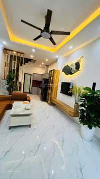 Cần bán nhà gấp gần trung tâm Mỹ Đình, full nội thất, gần toà nhà Keangnam, 5 tầng, giá bán 5 tỷ x