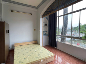 Cho thuê nhà khép kín, chìa khoá riêng đi lại thoải mái, bãi đổ xe riêng, mặt tiền đường, view đẹp