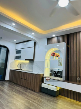 Gia đình bán gấp căn 3 ngủ full nội thất chung cư OCT Đại Kim giá hơn 4 tỷ