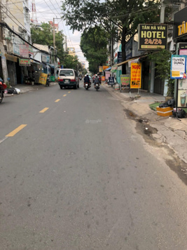 Chủ kẹt tiền bán nhà MTKD đường Thạch Lam. DT 8 x20m. Nhà 3 tầng ST. Giá 19 tỷ TL