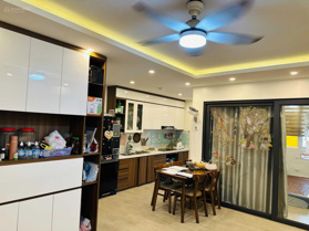 Chính chủ bán gấp CC 67.6m2 2N full nội thất cao cấp giá chỉ 3 tỷ tại Eurowindow River Park