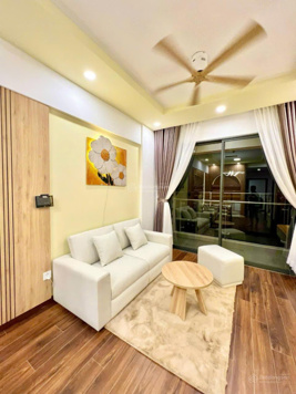 Căn hộ 2PN 2WC full nội thất cao cấp. Hướng Đông - Thương lượng cho khách thiện chí: Lh 0902 593 053