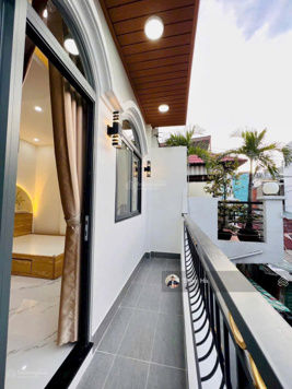 Bán nhà lô góc Trung Hoà, Cầu Giấy, 6 tầng, thang máy, ngõ nông, gần phố, 47m2, 10 tỷ