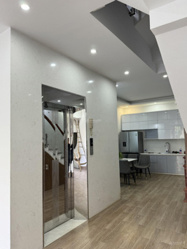 Nhà chính chủ. Nội thất đầy đủ có thang máy không tiếp trung gian xem nhà 24/7