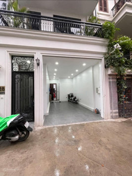 Biệt thự Kim Đồng, Hoàng Mai. DT 145m2 x 4 tầng. MT 12m, thang máy, Ô tô tránh, giá 39 tỷ.