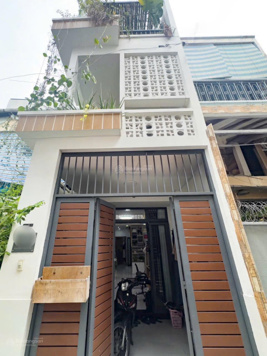 Ngộp!Bán nhà 37m2 xây 2 tầng đường Lê Thúc Hoạch,Tân Phú giá 2tỷ050.Gần THPT Trần Phú.Hẻm 7m.Sẵn sổ