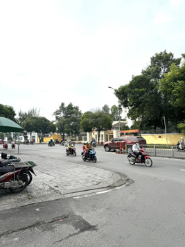 Một căn nhà chỉ cách đường nguyễn oanh 100m đường trước nhà 5m 1 lầu mặt tiền 5,6m giá chỉ 4 tỷ