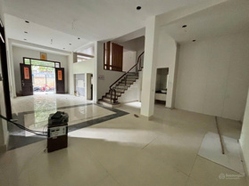 Cho thuê Biệt thự Mỹ Đình 180m2 x 4 tầng mặt tiền 10m 0903 409 888