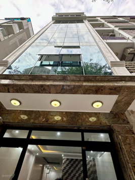 Cho thuê nhà riêng phân lô ngõ 5 phố Lê Đức Thọ. DT 60m2x7T MT 4m, thang máy. Giá 40tr/th