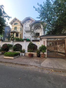 Cho thuê biệt thự 190m2 tại Trần Văn Cẩn, hàng hiếm giá siêu hời, gara, Mỹ Đình, Nam Từ Liêm