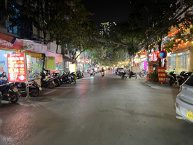 Bán nhà MP Tây Sơn, vị trí đẹp, ngay đầu phố, MT gần 9m, xây toà building đỉnh cao, giá hơn 300/m