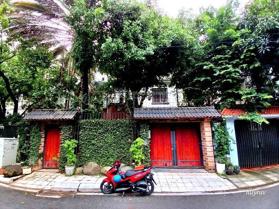 Bán biệt thự khu Mỹ Đình 2, 200m2, 4 tầng, MT 10m, giá 60 tỷ, Nam Từ Liêm