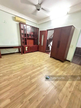 Siêu hiếm: Nguyễn Hoàng - 5 tầng 3 ngủ - ở ngay - ngõ thông - 30m ra mặt phố - 34m2 - 8.8 tỷ