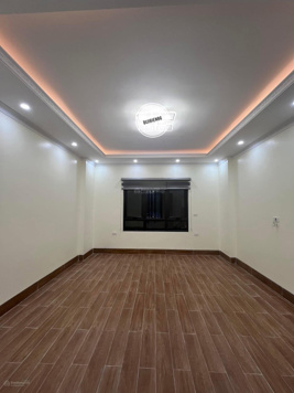 Bán nhà thuộc khu phân lô tập thể ĐH Ngoại Ngữ, phố Trần Quốc Hoàn. Ngõ rộng 6m, ô tô chạy quanh