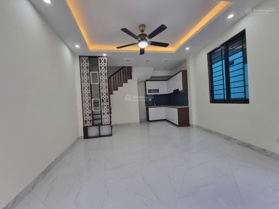 Lô góc ô tô vào nhà phố Yên Lộ 35m2 5 tầng giá 5, x tỷ
