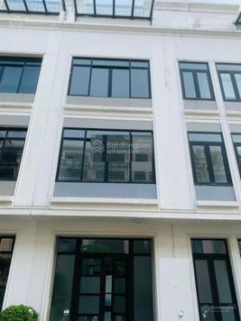 VIP Shophouse Vinhomes Hàm Nghi - Mỹ Đình. DT 93m2, 5 tầng thông sàn, thang máy cuối nhà.