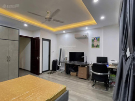CỰC HIẾM, CHÍNH CHỦ BÁN GẤP NHÀ NGUYỄN HOÀNG, 40M2, 5 TẦNG,MẶT TIỀN 5M,10M RA MP, NGÕ THÔNG,K.DOANH