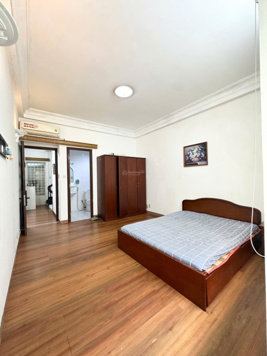 Phòng trọ có ban công thoáng mát WC riêng, giờ giấc tự do Quận 3