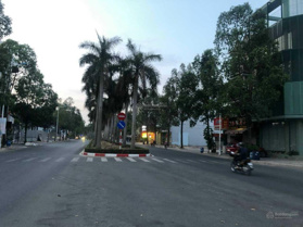 Bán lô biệt thự 210m2 đường chính kinh doanh 22m sát sông - hướng ĐN - ngay QL13 gần BV Hạnh Phúc