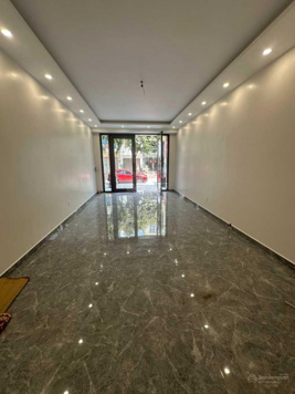 Cho thuê nhà mặt đường Hồ Sen Cầu Rào 2, mặt tiền 5.5m, DT 100m2 x 3.5 tầng thông sàn có thang máy